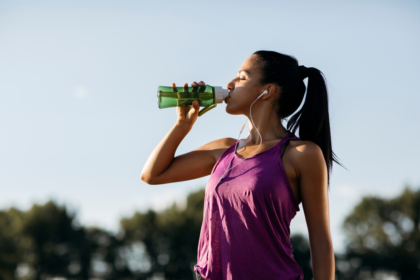 Workout girl drinking water